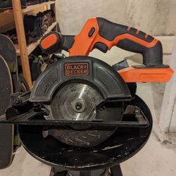 Black & Decker 20v 5.5 Cordless Circular Saw for Sale in Portland, OR -  OfferUp