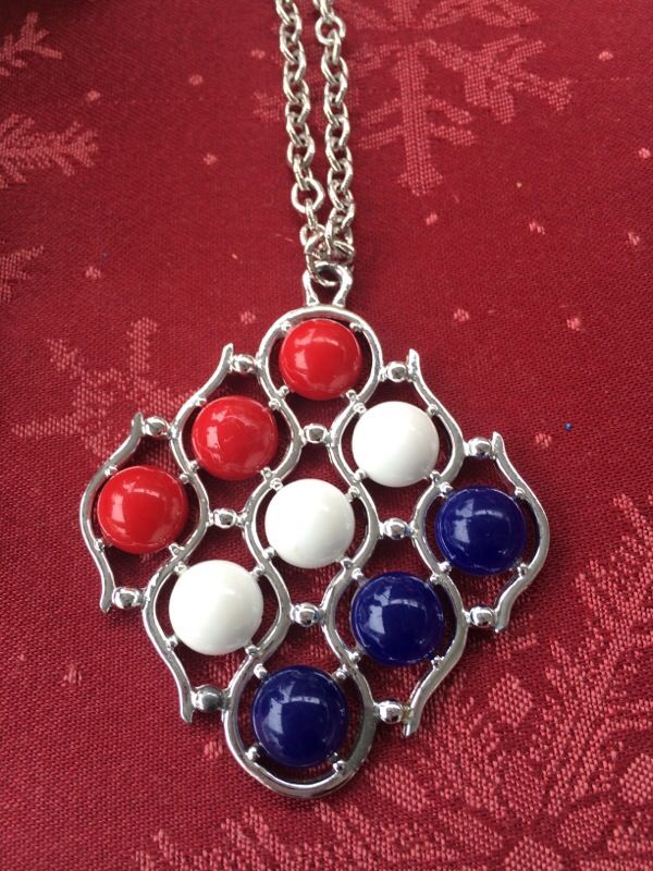 Sarah Coventry Pendant & Silver Necklace