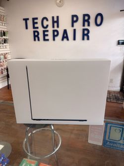New, open box! Apple MacBook Air 15” 2026, M5, 24gb RAM, 1TB SSD.