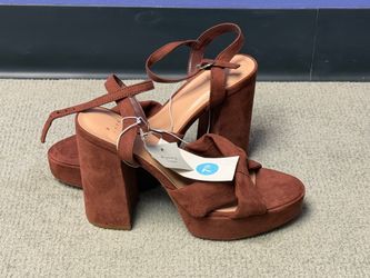 Size 7 1/2 shoes