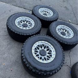 New Rims 17x9 6 Lugs 6 X139.7 Used Tires 285/70r17 Bfgoodrich Ko2 70% Life