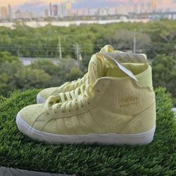 NWT Yellow Suede Adidas Basketball PROFI Women's Size 7 US 38 EUR 