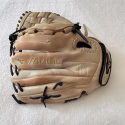 Pre- Owned Mizuno Fastpitch Softball Glove GMVP 1200 PFSW 12 inch