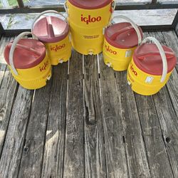 Igloo water cooler 10 gallons and 3 gallons