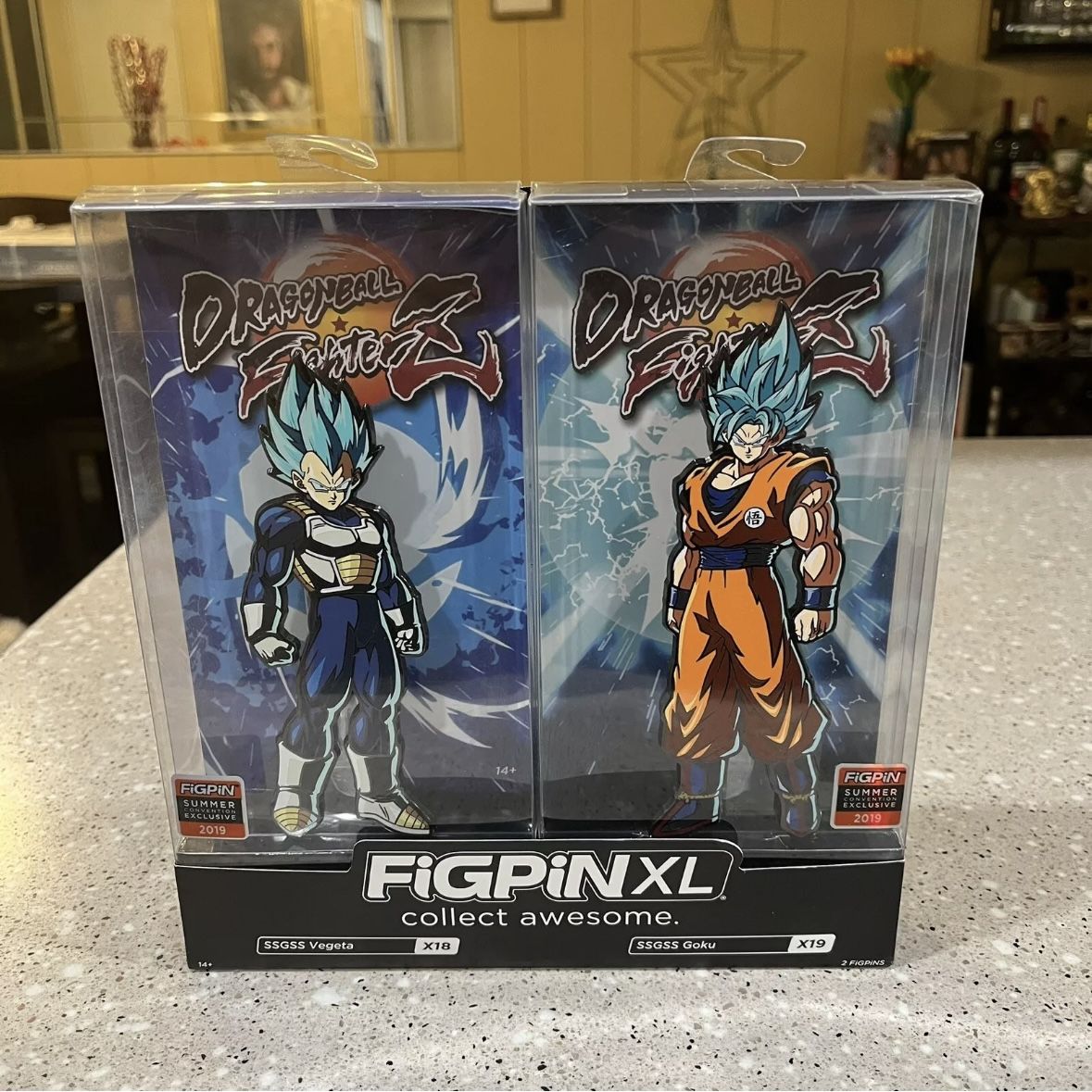 **QUICK SALE** Fig Pin XL - Dragon Ball Fighter Z - SSGSS Vegeta X18 / SSGSS Goku X19