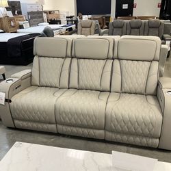 BRAND NEW Leather Power reclining Sofa 