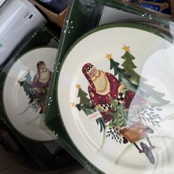 8 Christmas Plates 