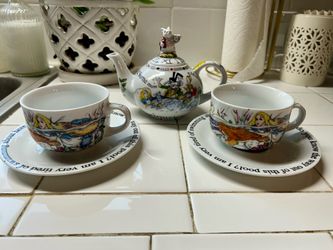 Alice and wonderland tea pot and cups