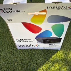 Insight Is670 Projector
