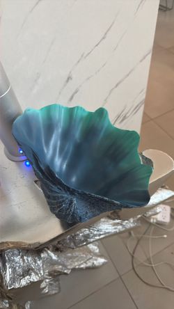 Clam shell catchall tray