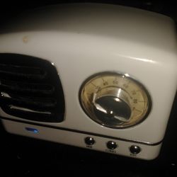 Bluetooth Speaker. 