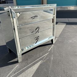 Mirrored 3-Drawer Nightstand 