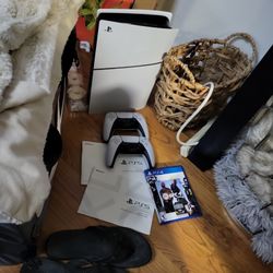 PS5 W/ 2 Wireless Controllers