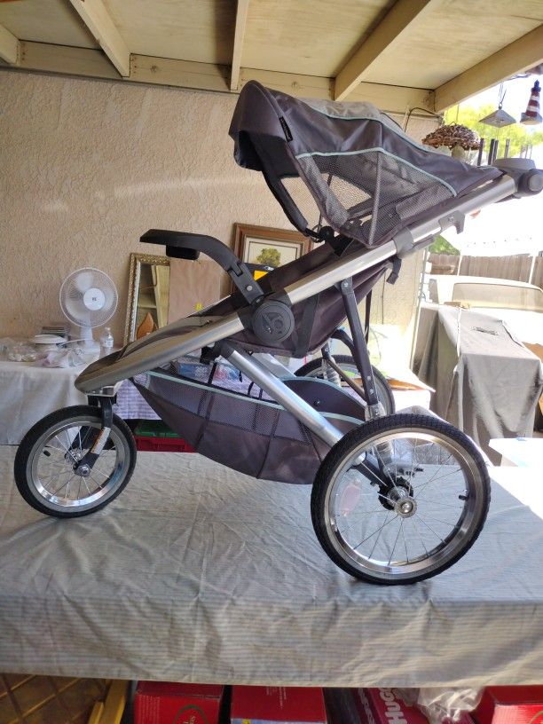 JOGGING STROLLER