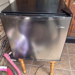 Mini Fridge Works 