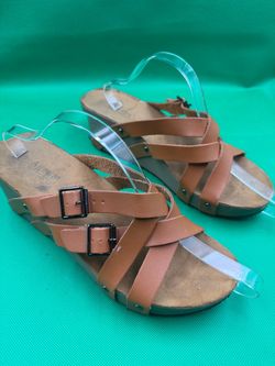 Women's Tan Cross-Strap Buckle Sandals