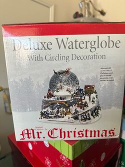 Mr Christmas Deluxe Waterglobe w/ Circling Train