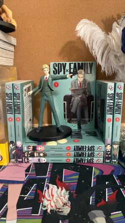 Spy X Family 1,2,3,4,5,6,7,8 and Loid Forger Figure