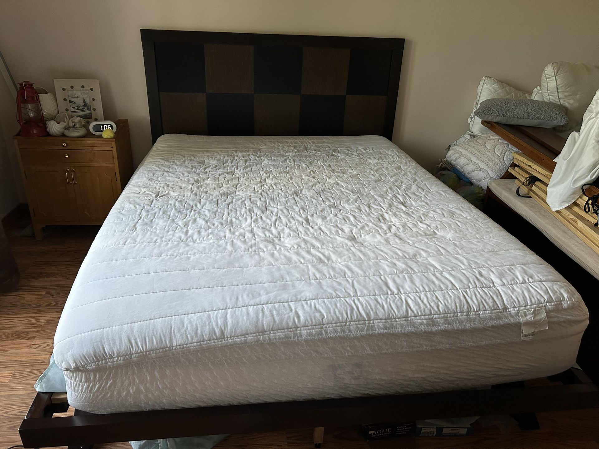Queen Bed With Mattress