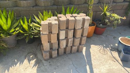 Concrete Retaining Wall Blocks Lot