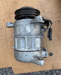 2015-2020 Escalade OEM ac compressor from a 2017 fits gen 5 6.2 works perfect see what vehicles it fits below 30 day warranty