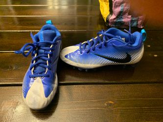 Youth 6 Football Cleats