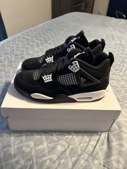 Air Jordan 4 White Thunder Retro Size 8.5 Mens Brand New Dead Stock. 
