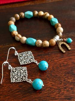 Beautiful handmade turquoise earrings n bracelet set!