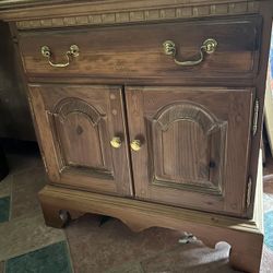 Beautiful Thomasville Solid Wood End Table Or Night Stand