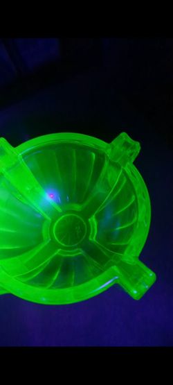 Beautiful 25 Piece Vaseline Set Also Known As Canary Glass