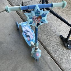 Huffy Disney Frozen Light Up 3-Wheel Scooter