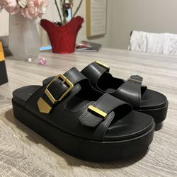 Women’s Platform Sandals (Size 9)