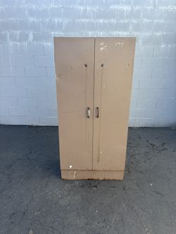 Locking Metal Storage Cabinet 