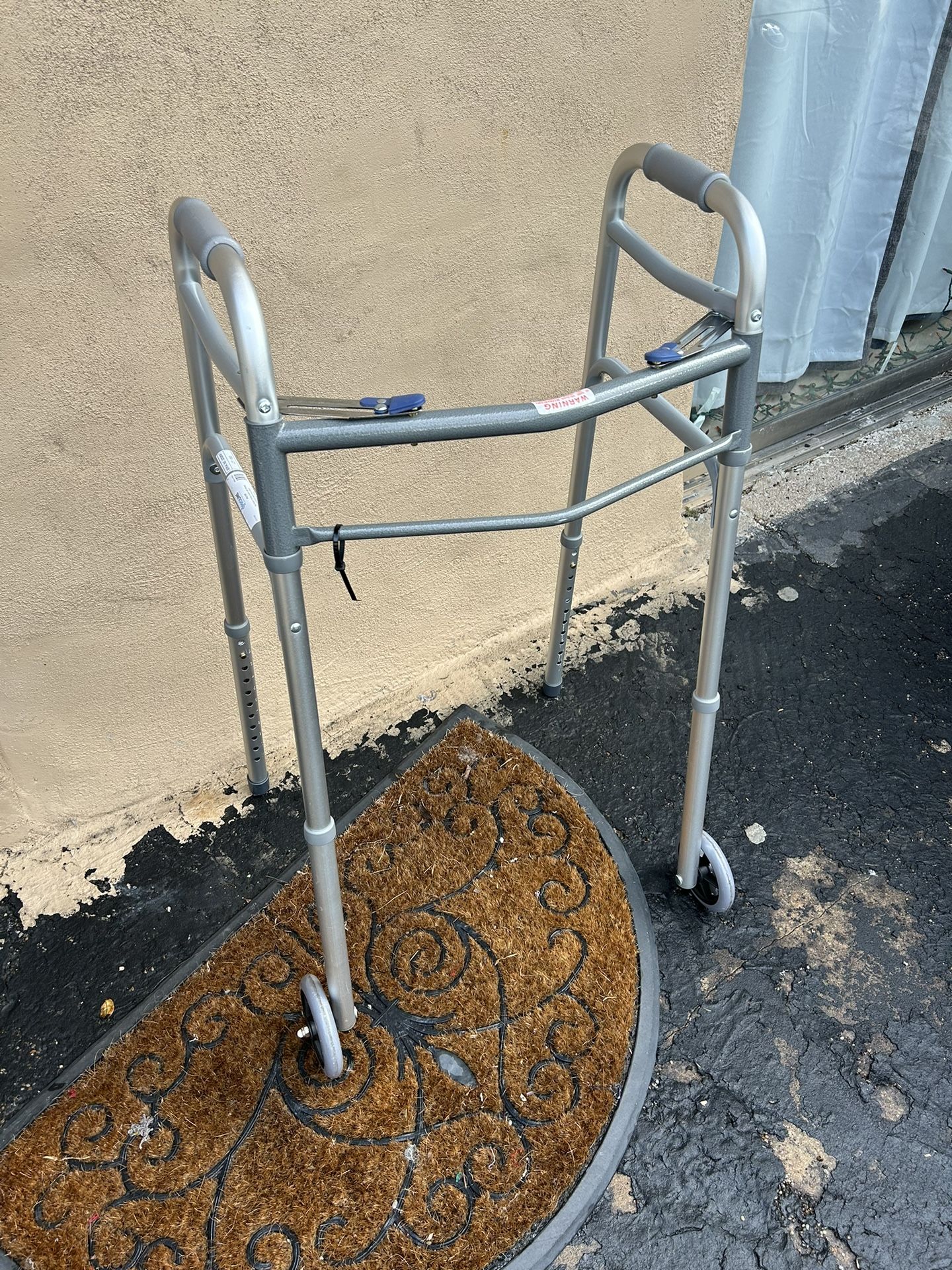 Brand New Walker 10$