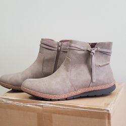 NEW womens Boot
