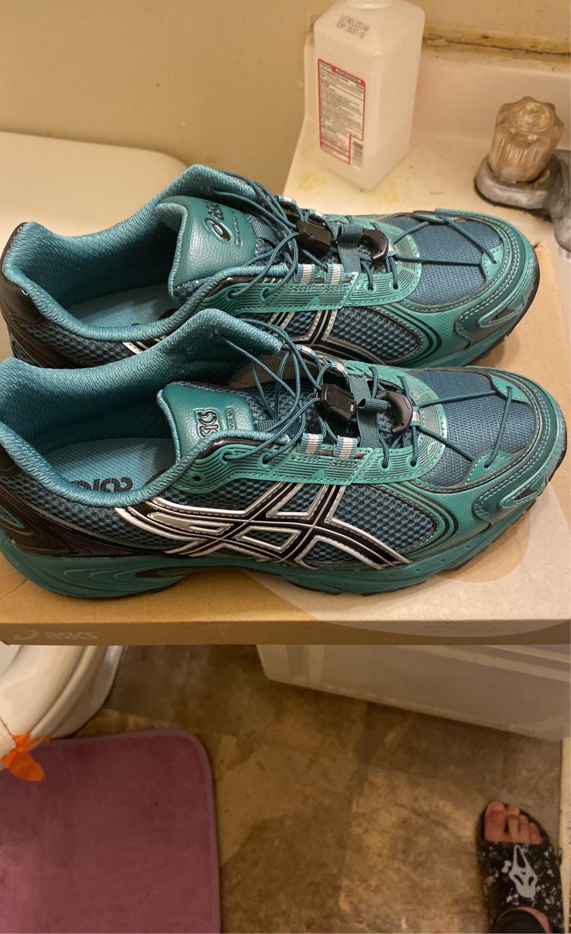 ASICS 9.5 $120