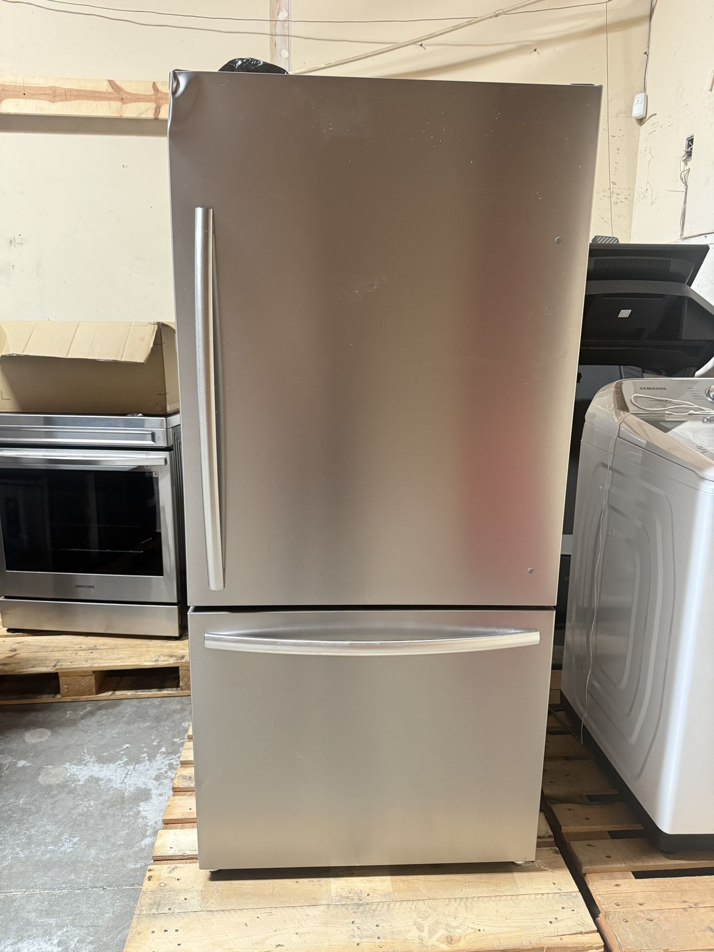 Mora Refrigerator New Read Description