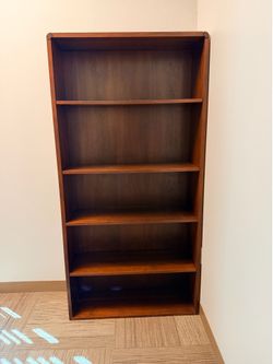 Cabinets / Desk pick up with perfect price