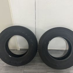 TIRES / 1 nueva y 1 usada 