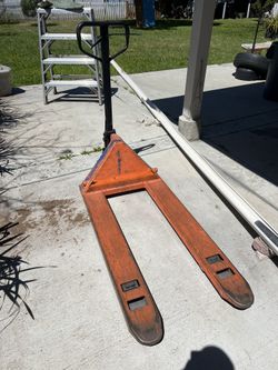 Pallet Jack (Leak)