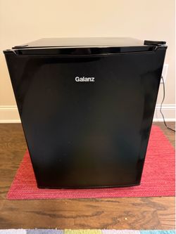 Mini Refrigerator 2.7 cu ft