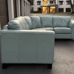 Sofa/Couch Sectional - Leather - Vintage - Like New - Delivery Available 🚛