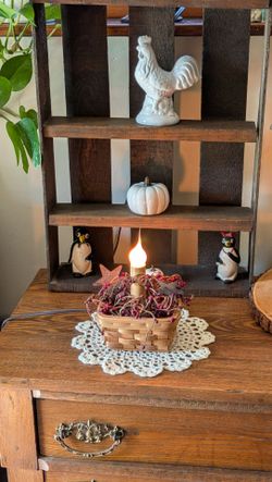 Vintage Primitive Electric Light Up Candle In Basket With Pip Berries