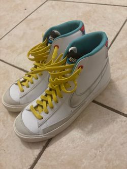 NIKE