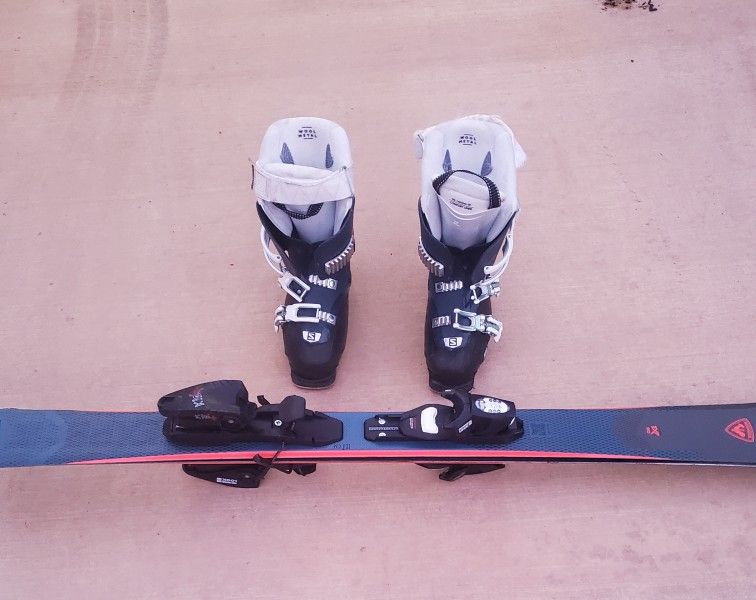 128 Cm Rossignol Skis + 24.5 Salomon Boots
