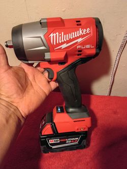 1600 lbs torque M18 MILWAUKEE FUEL 1/2 impacto con batería $$299