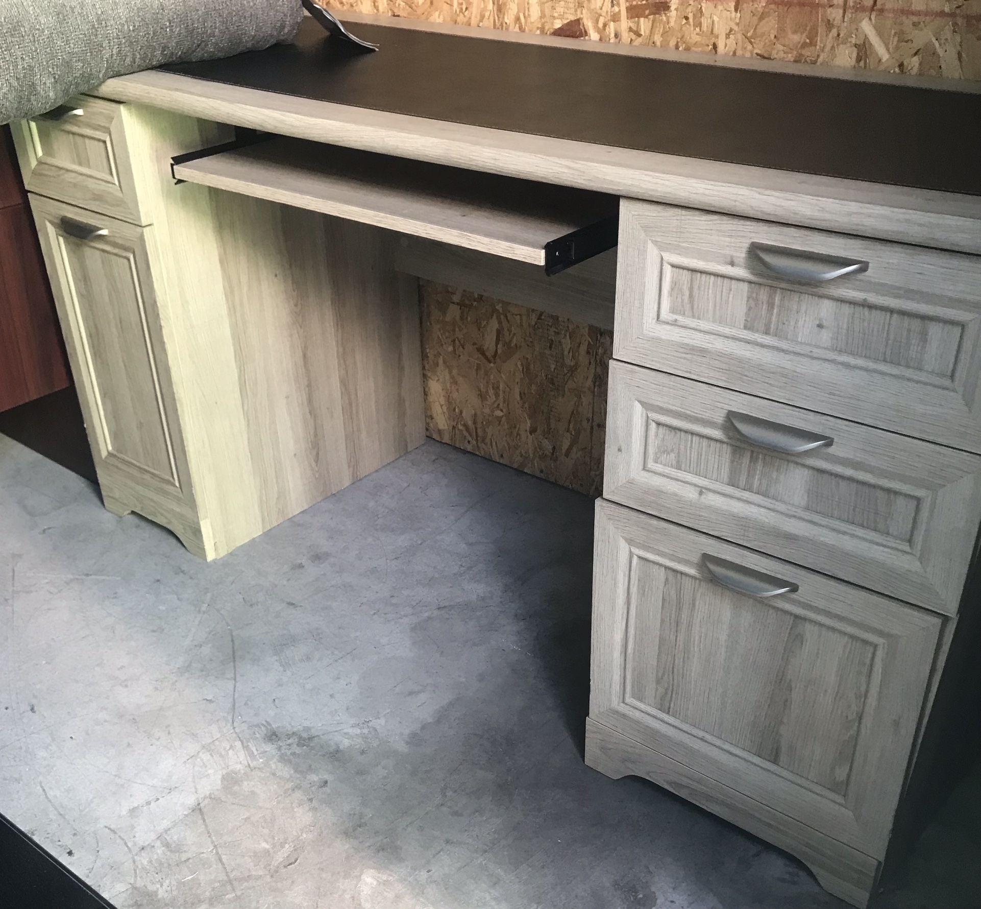 Beautiful Desk Excellent Conditions