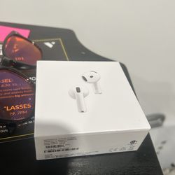Used Apple AirPods (Good Condition, Fully Working)