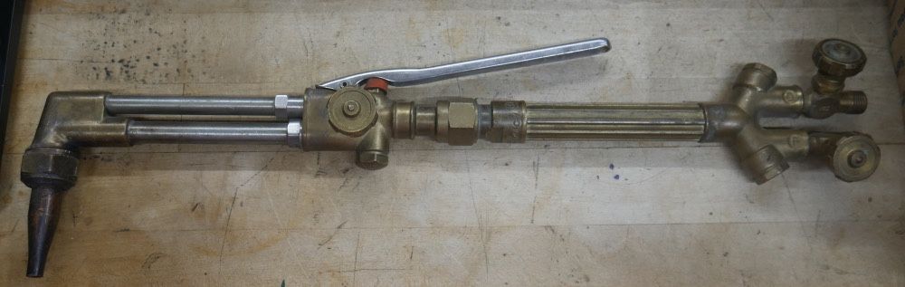 Victor Cutskill CA370-V Torch Head WH370FC-V Torch Handle USED. TESTED. IN A GOOD WORKING ORDER.
