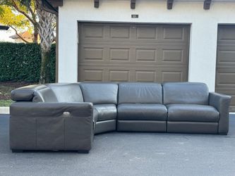 Sofa/Couch Sectional - Leather - Macy’s - Delivery Available 🚛